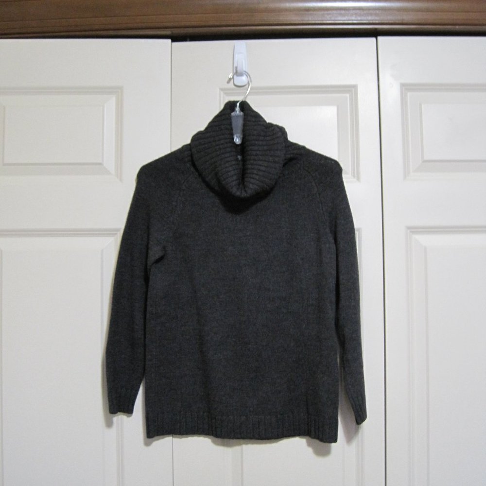 New York & Company sweater sz S